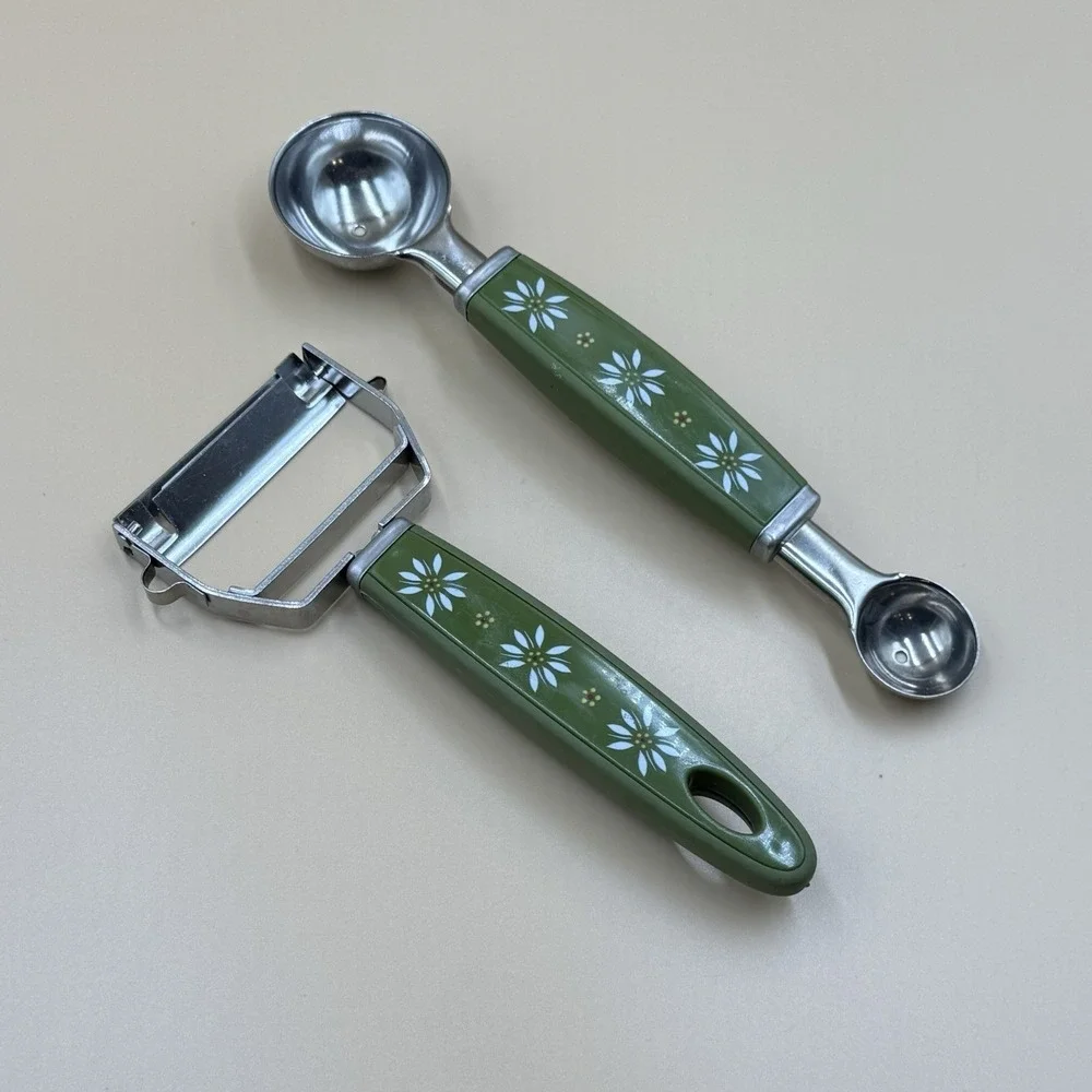 Melon Baller Potato Peeler Flower Design Plastic Handle Green Retro Kitchen MCM